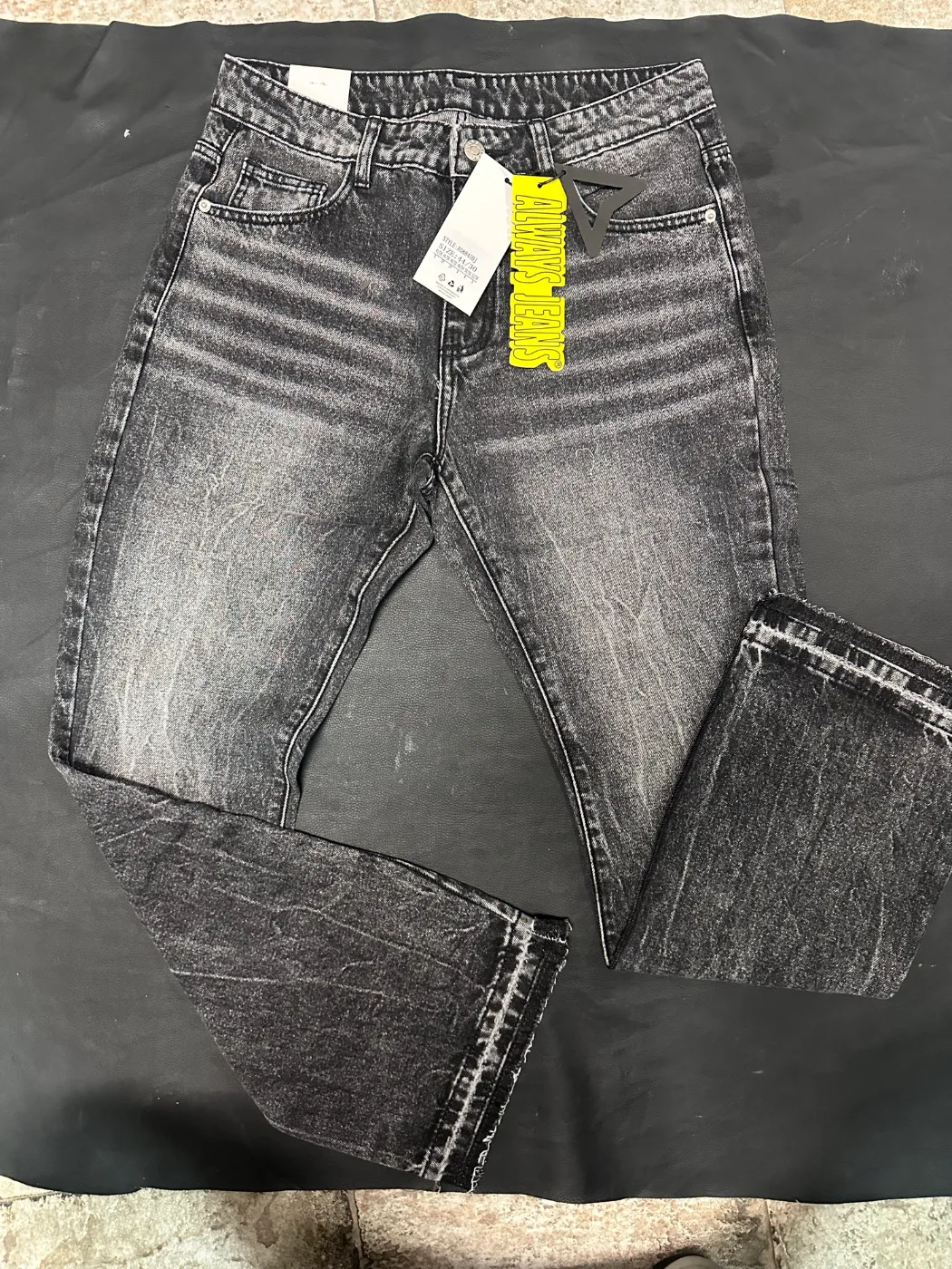 Jeans grigio scuro slavato, foto 3 di 9