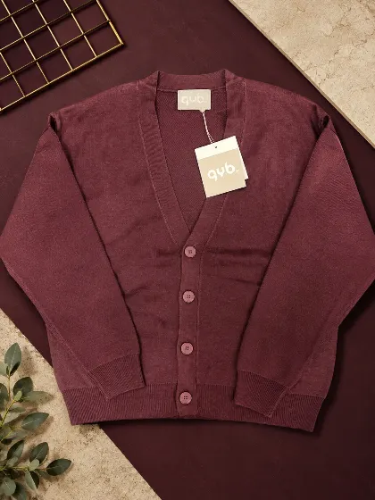Cardigan bordeaux con bottoni