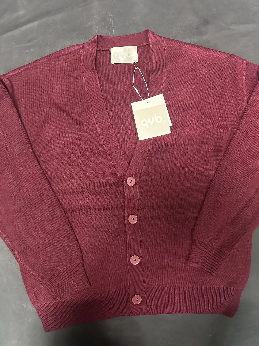 Cardigan bordeaux con bottoni, foto 2 di 4