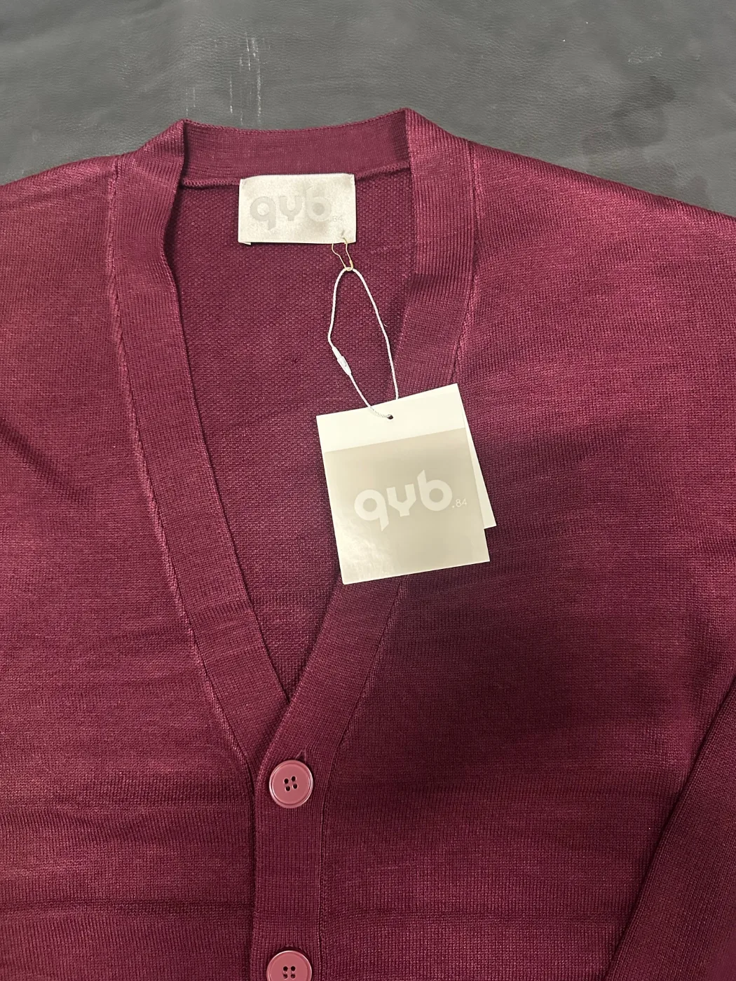 Cardigan bordeaux con bottoni, foto 3 di 4