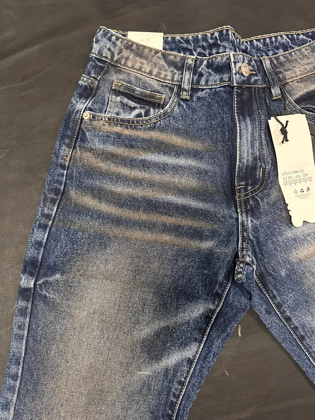 Jeans blu sfumato, foto 2 di 7
