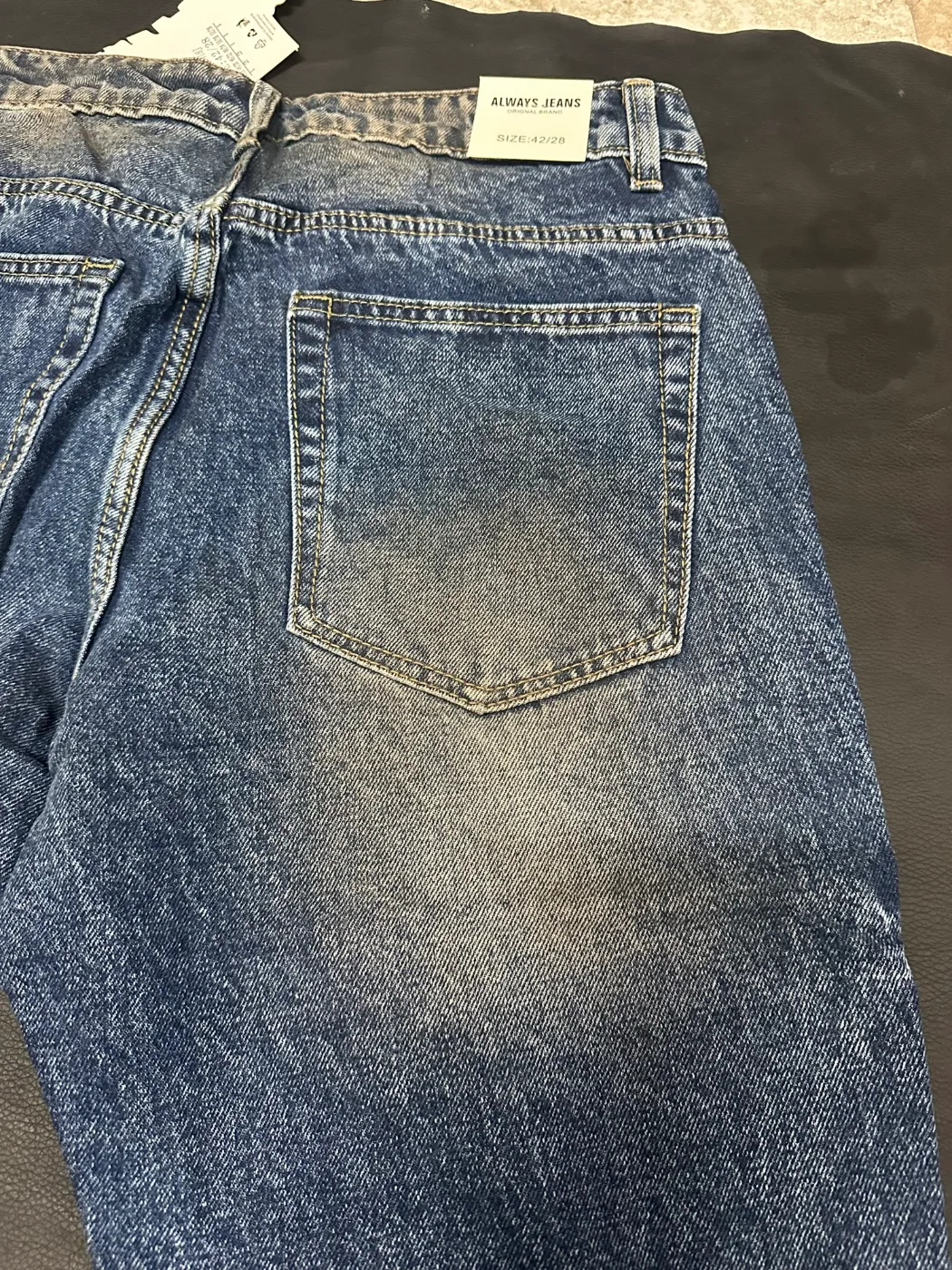 Jeans blu sfumato, foto 6 di 7