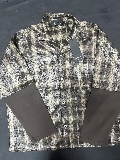 Camicia a quadri marrone con maniche nere