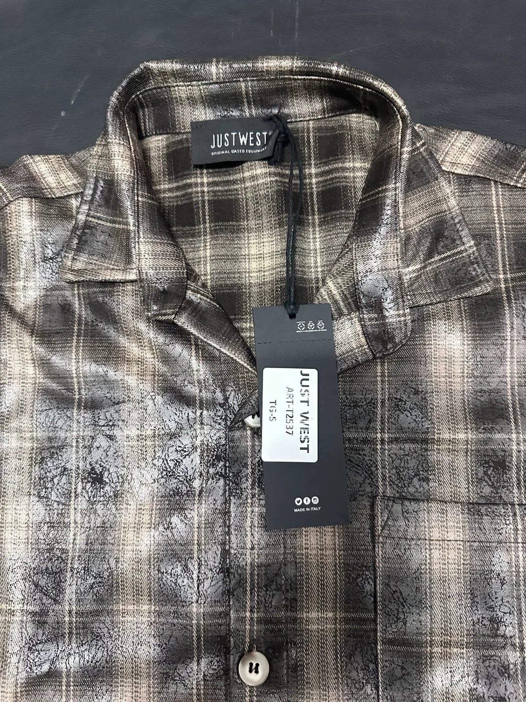 Camicia a quadri marrone con maniche nere, foto 3 di 5