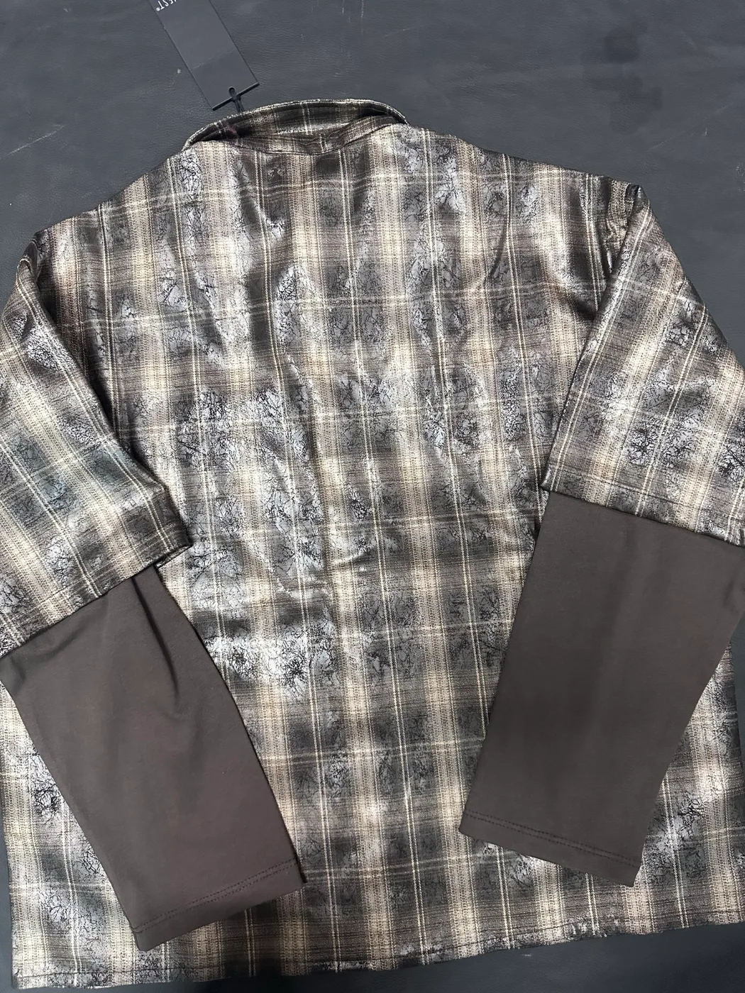 Camicia a quadri marrone con maniche nere, foto 5 di 5