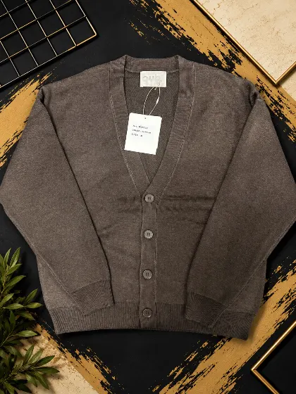 Cardigan marrone con bottoni