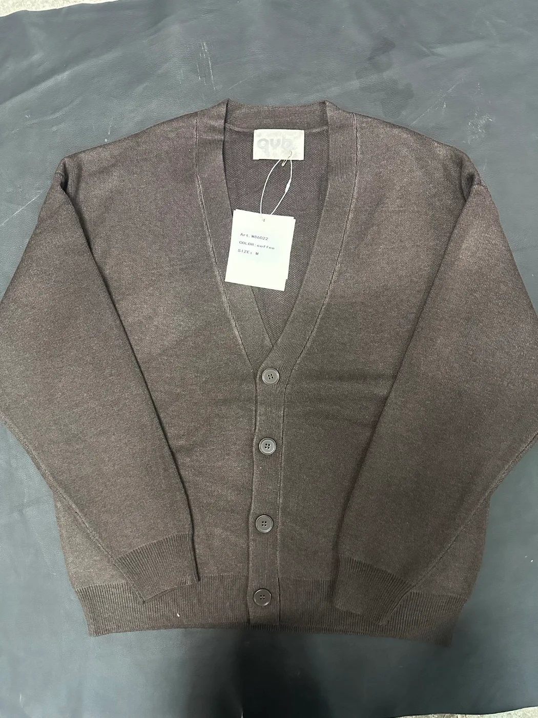 Cardigan marrone con bottoni, foto 3 di 6
