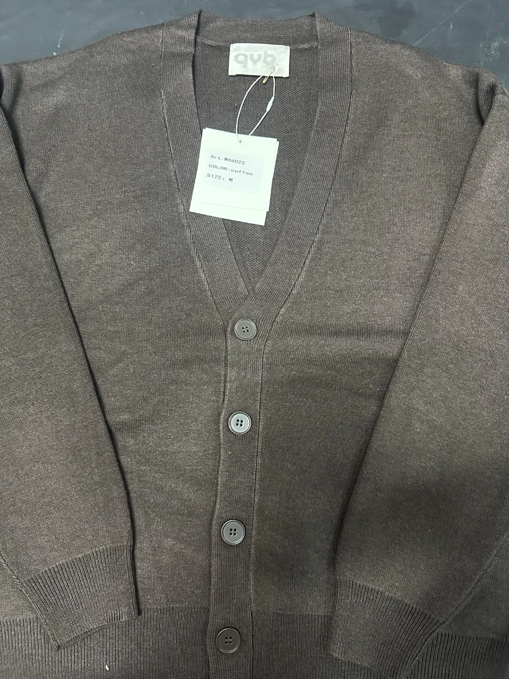 Cardigan marrone con bottoni, foto 4 di 6