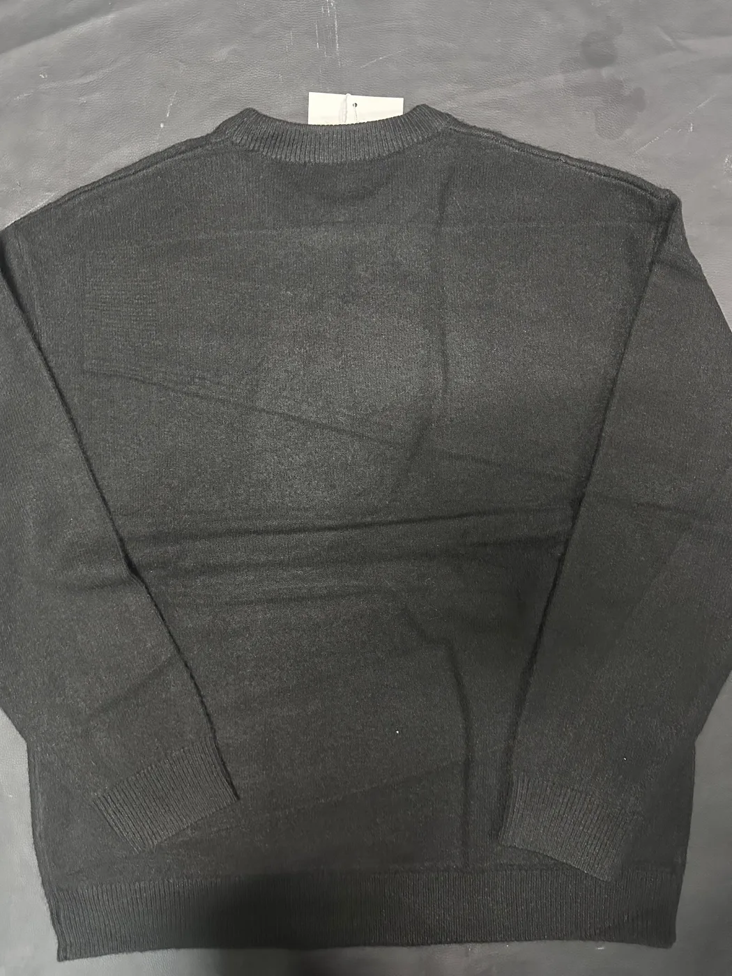 Maglia nera girocollo, foto 3 di 3