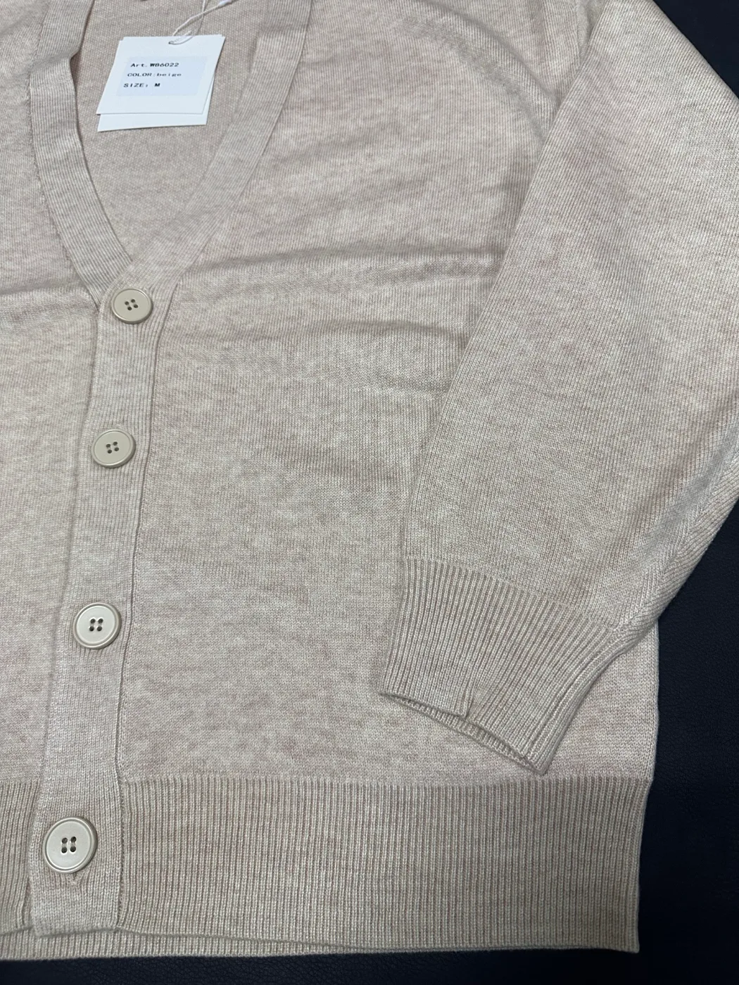 Cardigan beige con bottoni, foto 4 di 4
